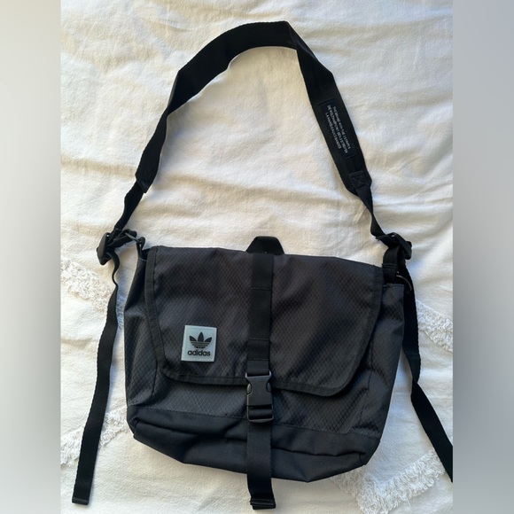 Adidas Utility Crossbody Bag - Picture 5 of 5